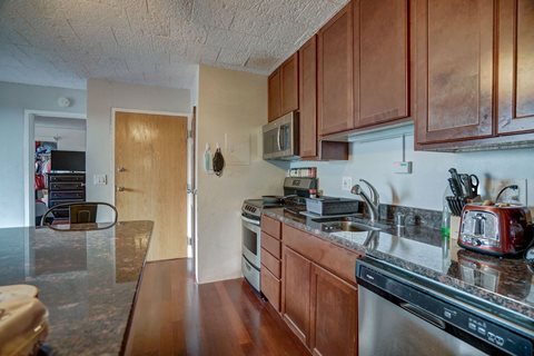Surf and Surfside apartments and townhomes in Downtown Madison, WI. Fully Furnished, studio, one bedroom, 2 bedroom. Lake views. Managed by Wisconsin Management Company